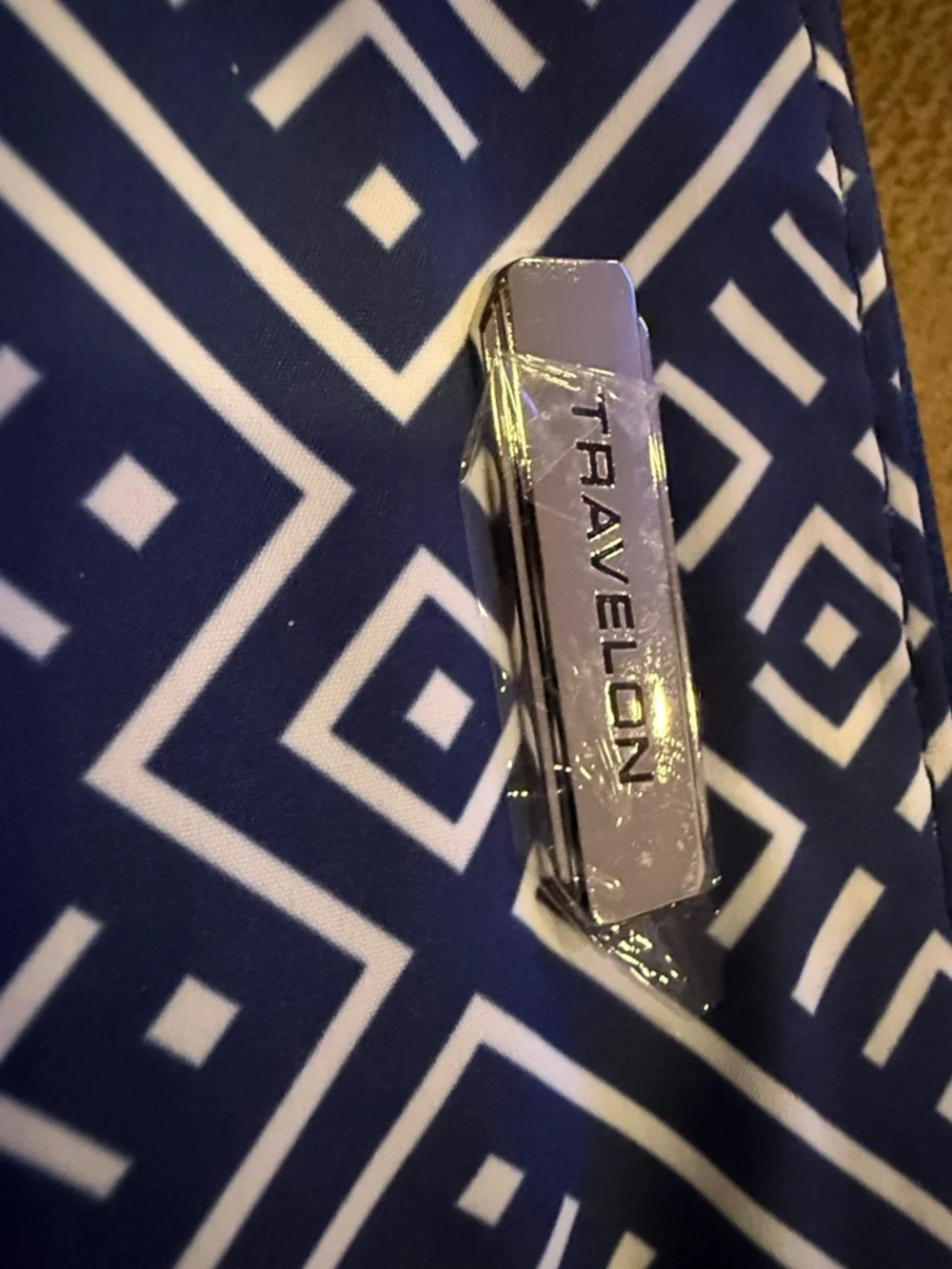 Travelon RFID Blocking Wristlet Clutch in a geometric print NWOT - Picture 5 of 7